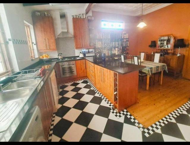 2 BEDROOM HOUSE FOR SALE IN KENSINGTON